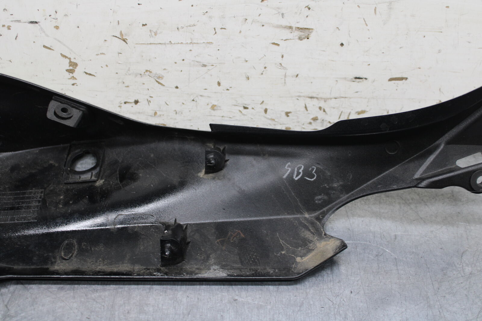 19-22 KAWASAKI Z400 LEFT REAR BACK TAIL FAIRING COWL SHROUD BB738