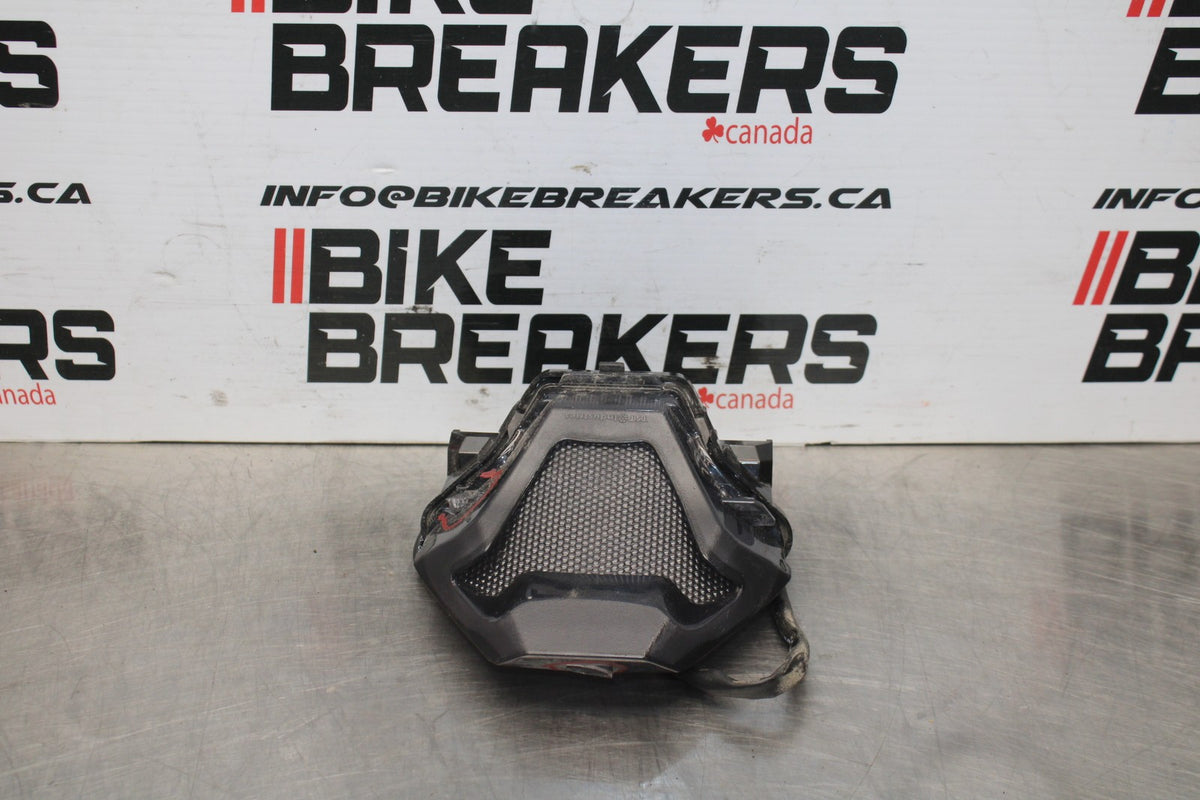 23 YAMAHA YZF R3 TST REAR TAIL TAILLIGHT BACK BRAKE LIGHT BB806