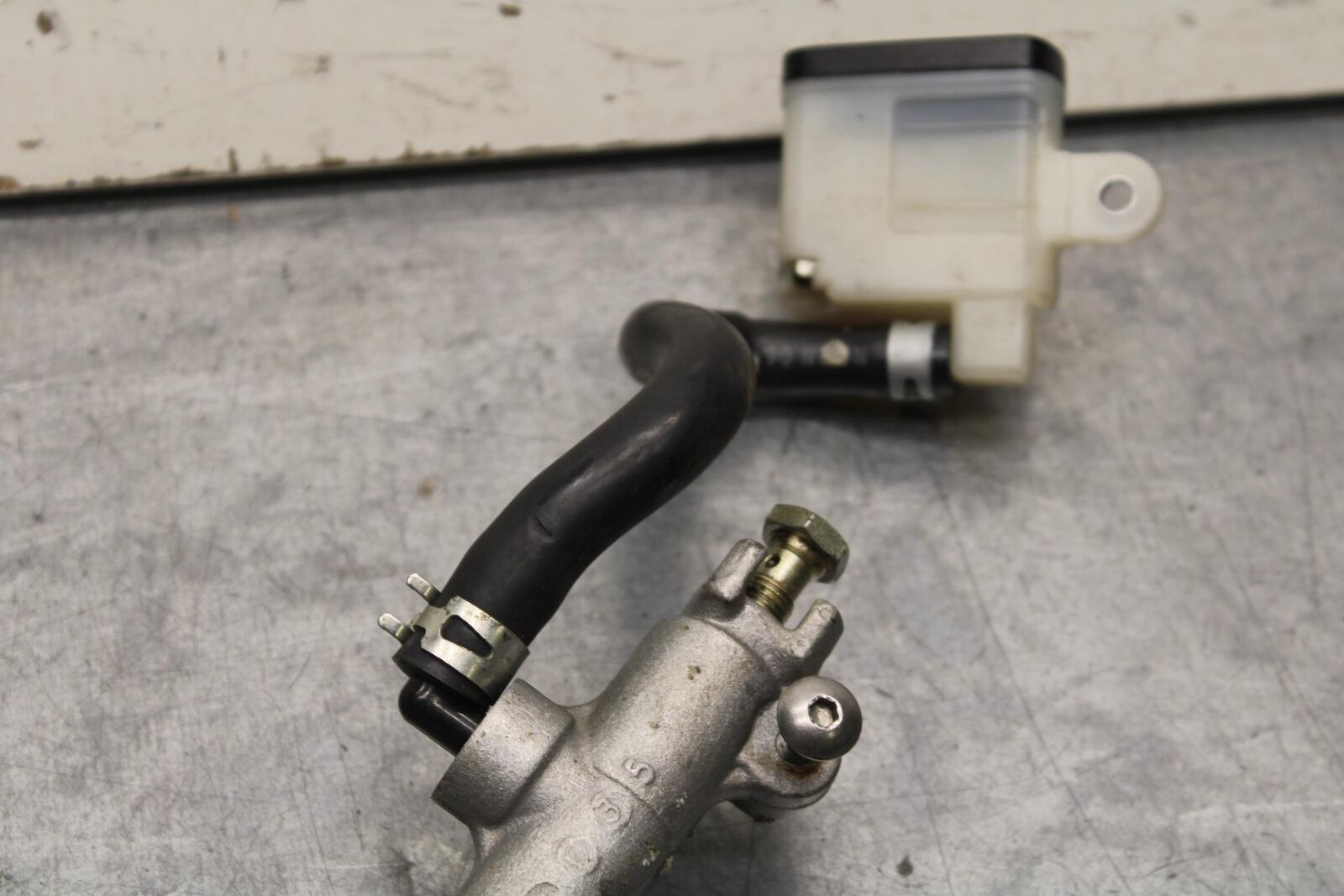 06-07 SUZUKI GSXR 600 REAR BACK BRAKE MASTER CYLINDER W RESERVOIR BB104