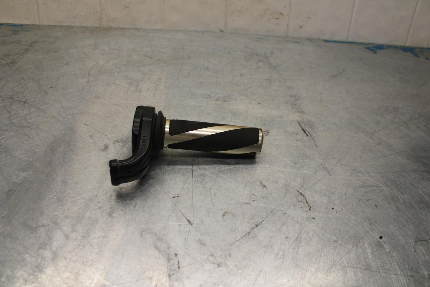 07 YAMAHA YZF R6 2c0 THROTTLE CABLE LINE HOUSING GUIDE BB423
