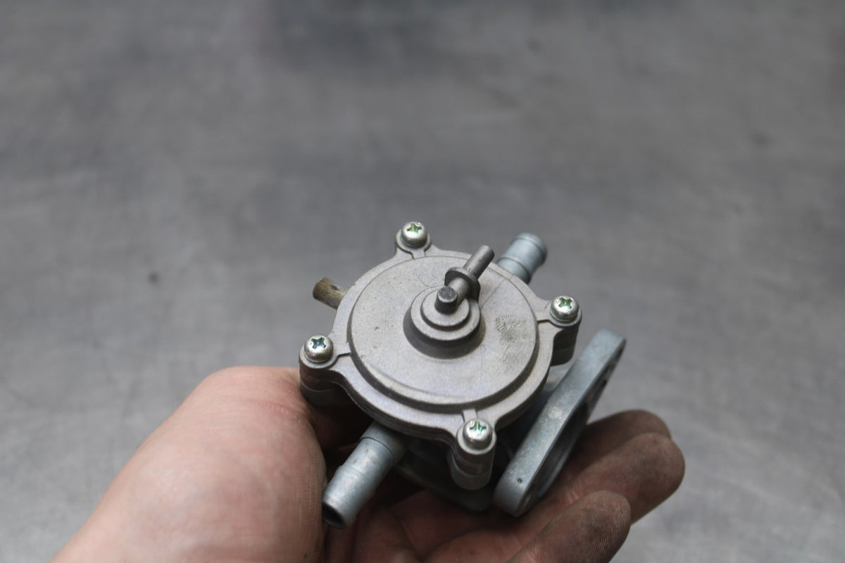 98-05 HONDA SUPER HAWK 1000 VTR1000F FUEL TANK PETCOCK SHUT ON OFF VALVE BB924