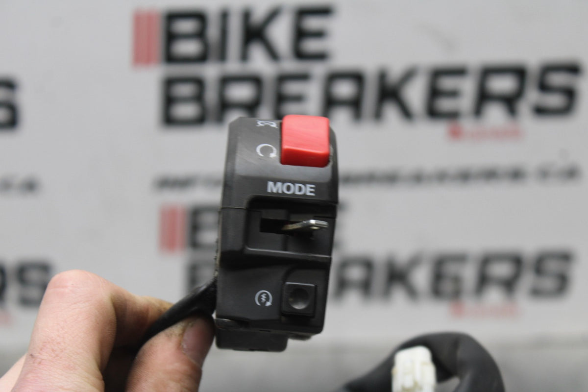 13 YAMAHA YZF R1 RIGHT CLIP ON HANDLE KILL OFF START SWITCH SWITCHES BB781