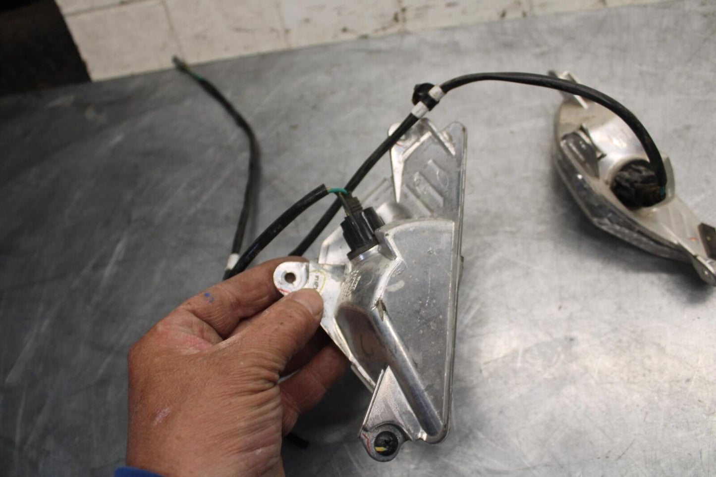 2014 Kawasaki Ninja 300 EX300B ABS FRONT LEFT RIGHT TURN SIGNALS LIGHT BB518