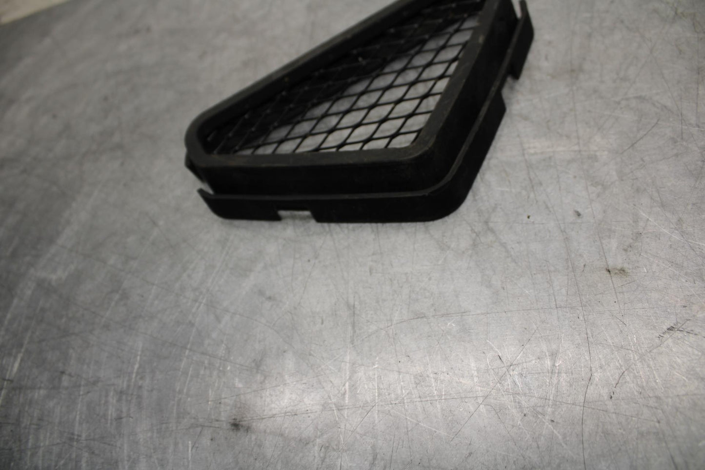 05-06 KAWASAKI NINJA ZX6R AIR INTAKE GRILL BB505