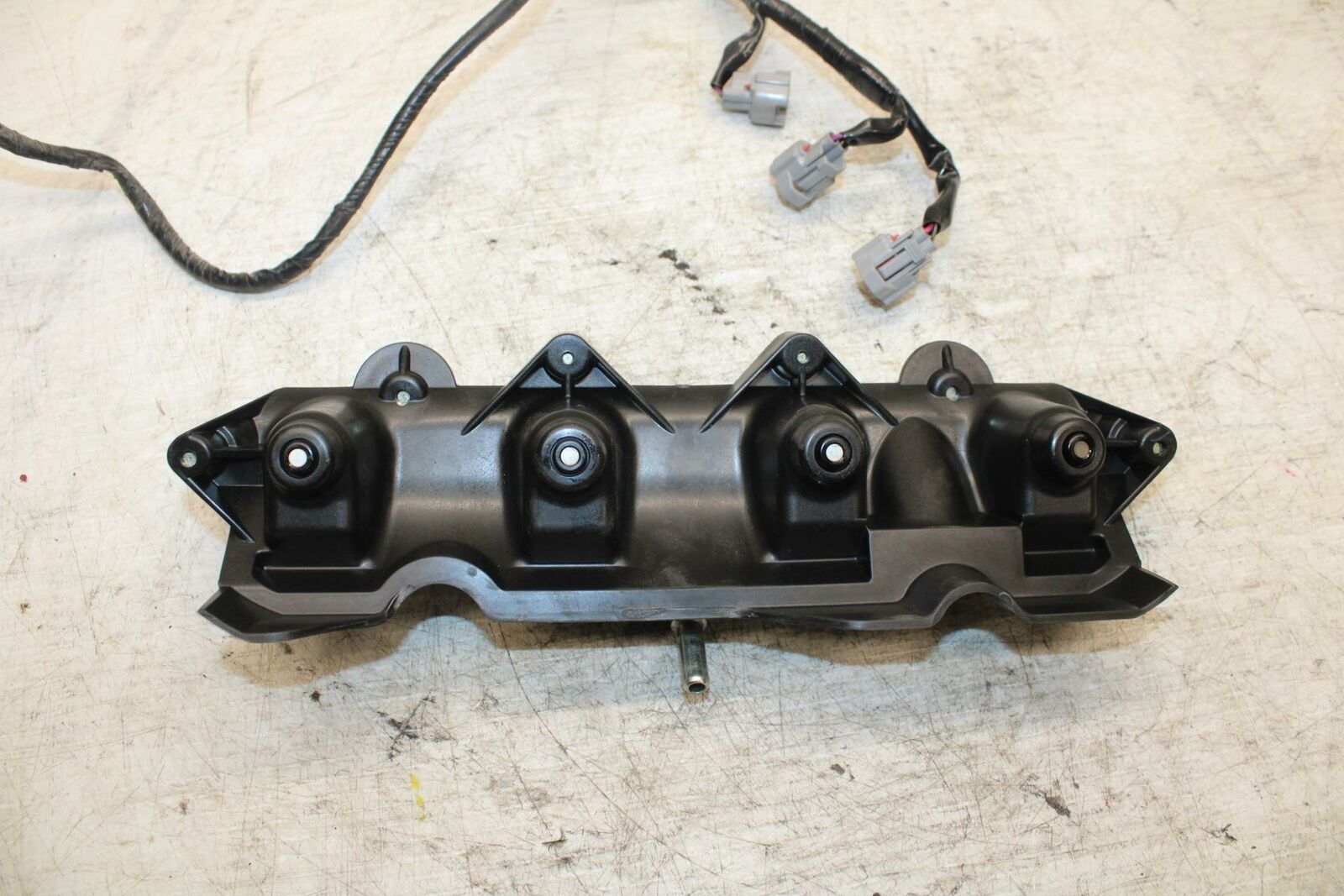 08 YAMAHA YZF R6 2c0 SECONDARY FUEL INJECTORS TOP AIRBOX GAS RAIL BB365