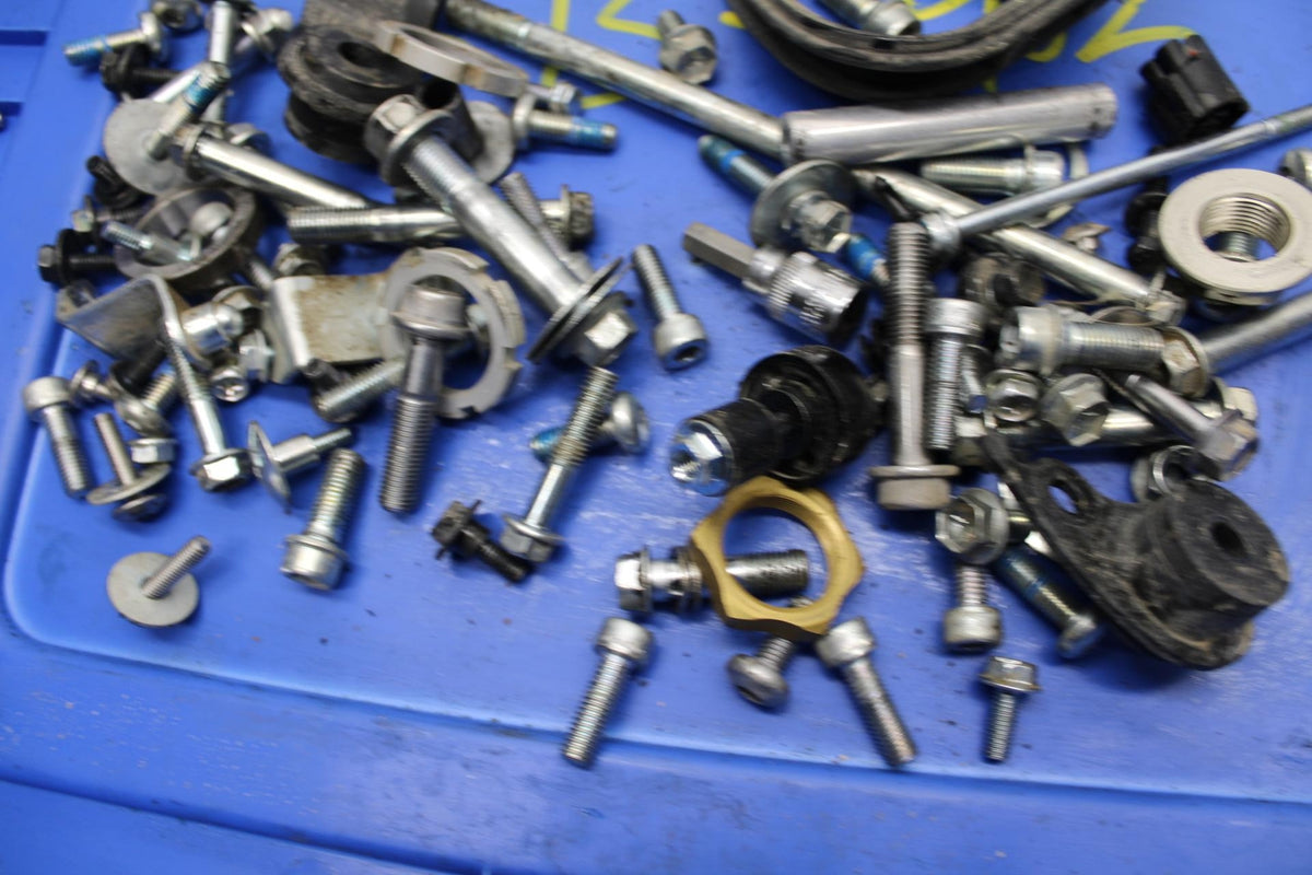 15-21 SUZUKI GSXR600 ENGINE MOUNTING BOLTS HARDWARE MOTOR SCREWS BB463