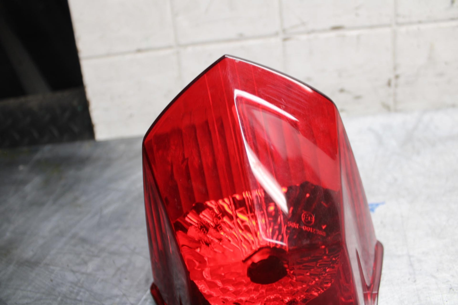 2010 Yamaha FZ6R REAR TAIL TAILLIGHT BACK BRAKE LIGHT BB07