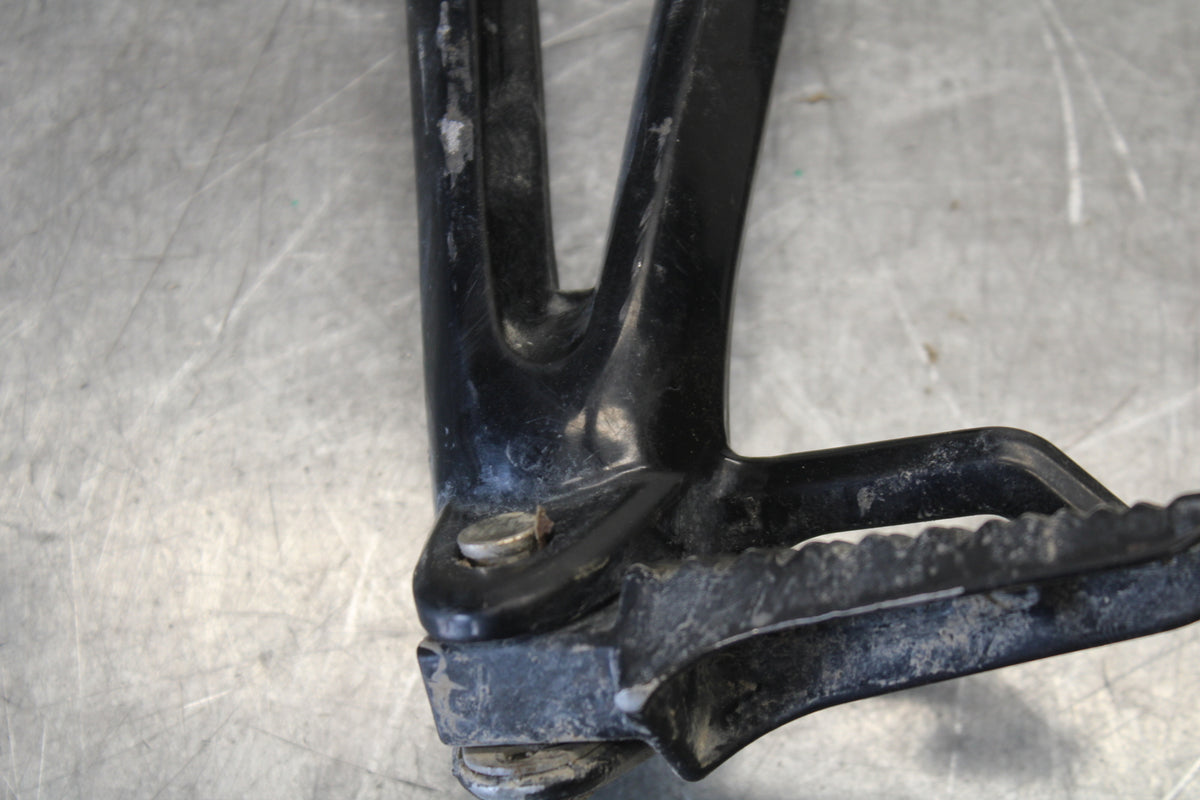 06-07 SUZUKI GSXR 600 REAR BACK PASSENGER PEG SET PAIR BB694