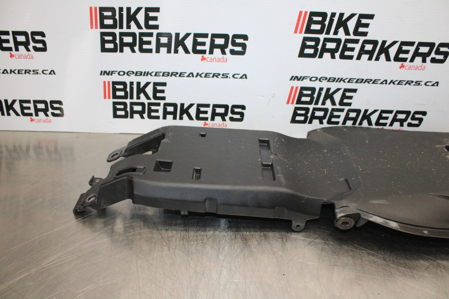 21-23 KAWASAKI NINJA ZX6R REAR BACK TAIL UNDERTAIL BATTERY TRAY PLASTIC BB179