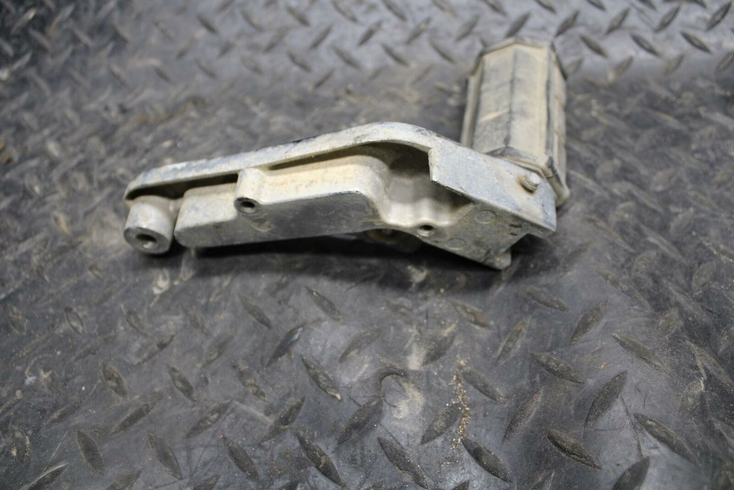 84-85 YAMAHA VIRAGO 1000 REAR  LEFT PASSENGER FOOT STEP PEG BB173