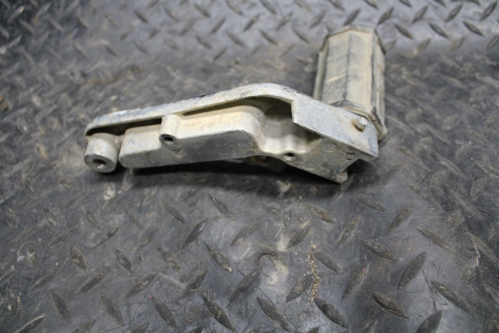 84-85 YAMAHA VIRAGO 1000 REAR  LEFT PASSENGER FOOT STEP PEG BB173