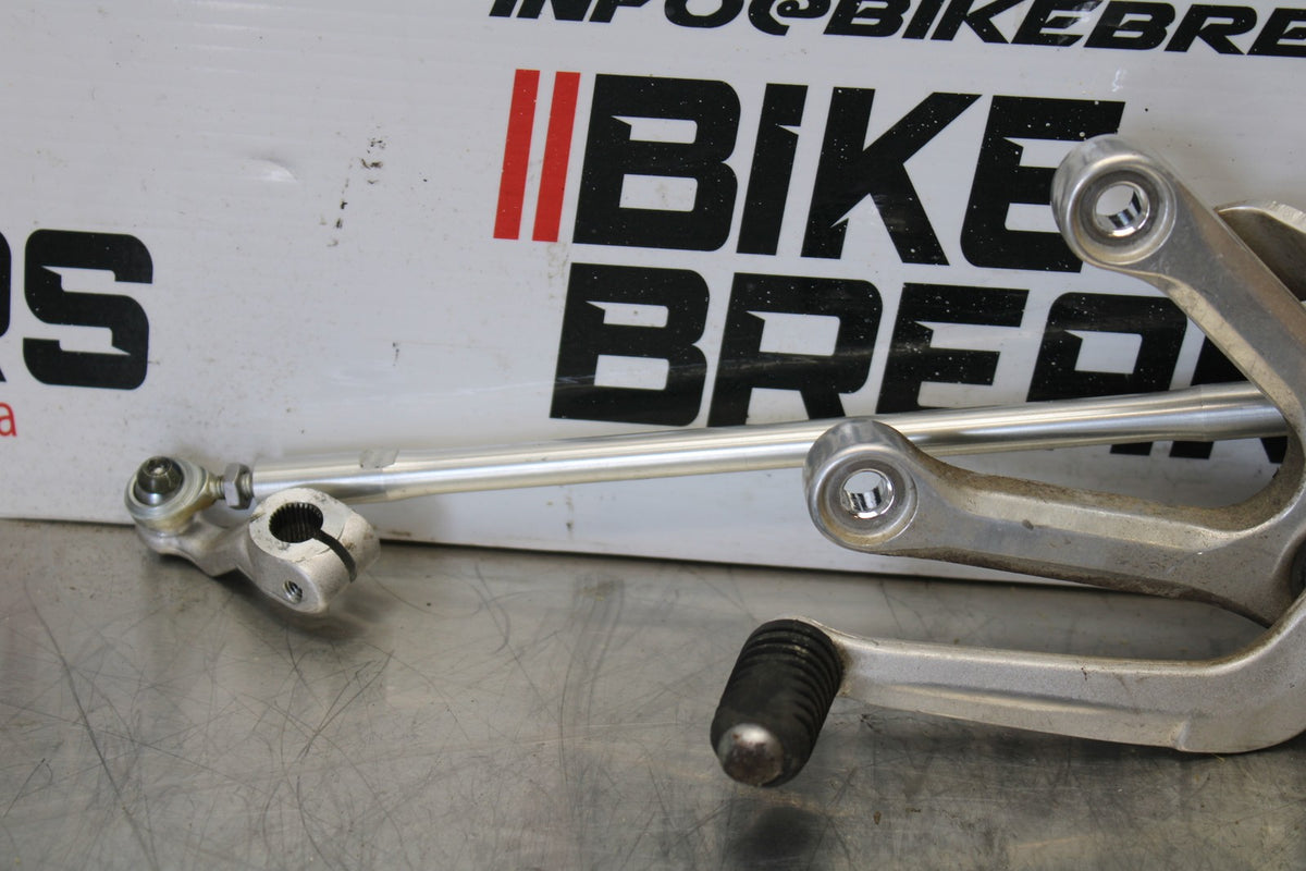 08-09 YAMAHA YZF R6S LEFT REARSET REAR SET DRIVER FOOT PEG REST STOP BB690