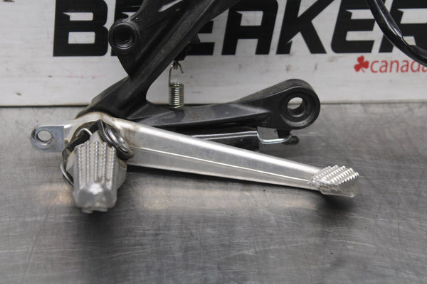 24-25 KAWASAKI NINJA ZX6R RIGHT REARSET REAR SET DRIVER FOOT PEG REST ...