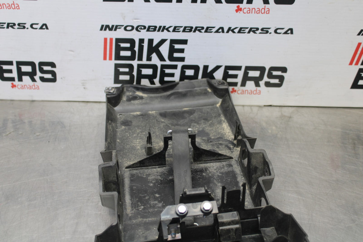 20 TRIUMPH STREET TRIPLE 765 REAR BACK TAIL UNDERTAIL BATTERY TRAY PLASTIC BB864