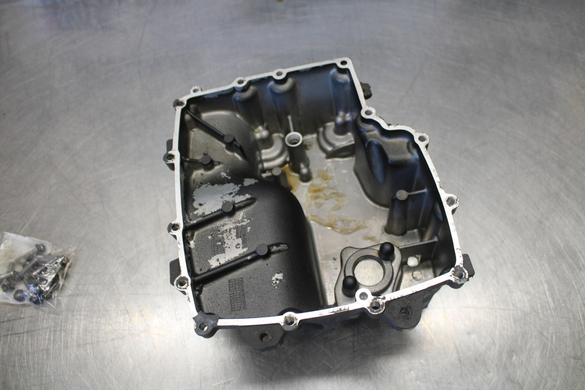 15 TRIUMPH TIGER 800 ENGINE MOTOR BOTTOM OIL PAN COVER BB873