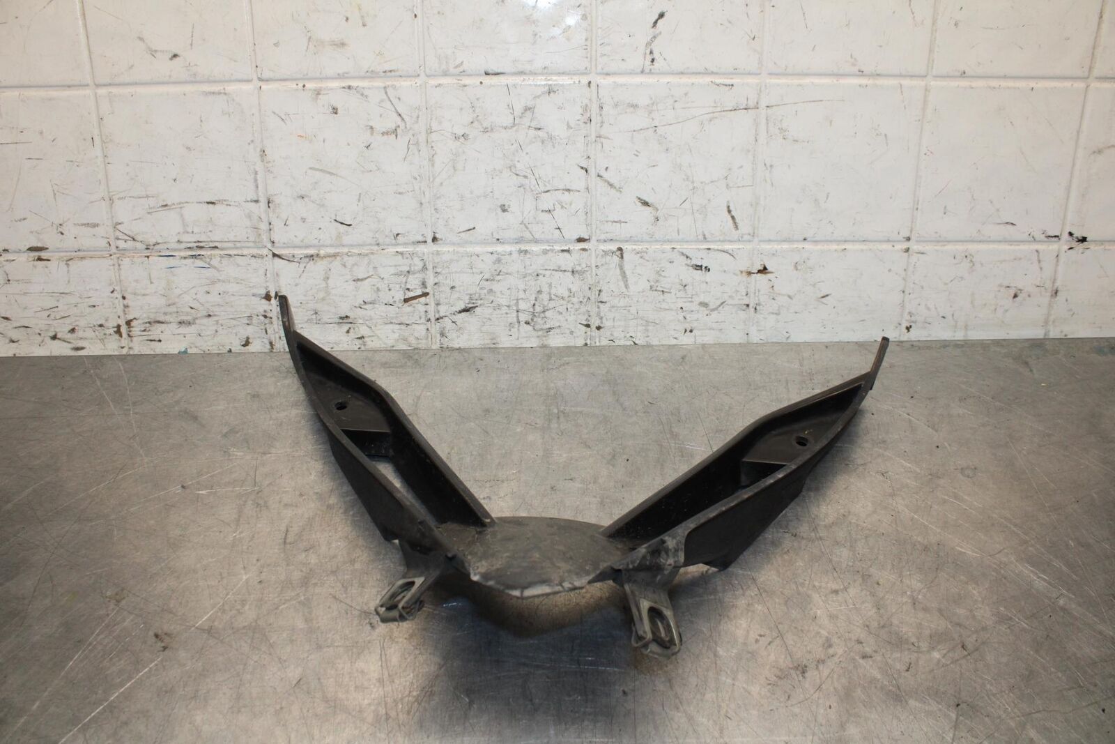 2007 Yamaha YZF R1 FRONT LOWER CENTER COWL FAIRING BB575