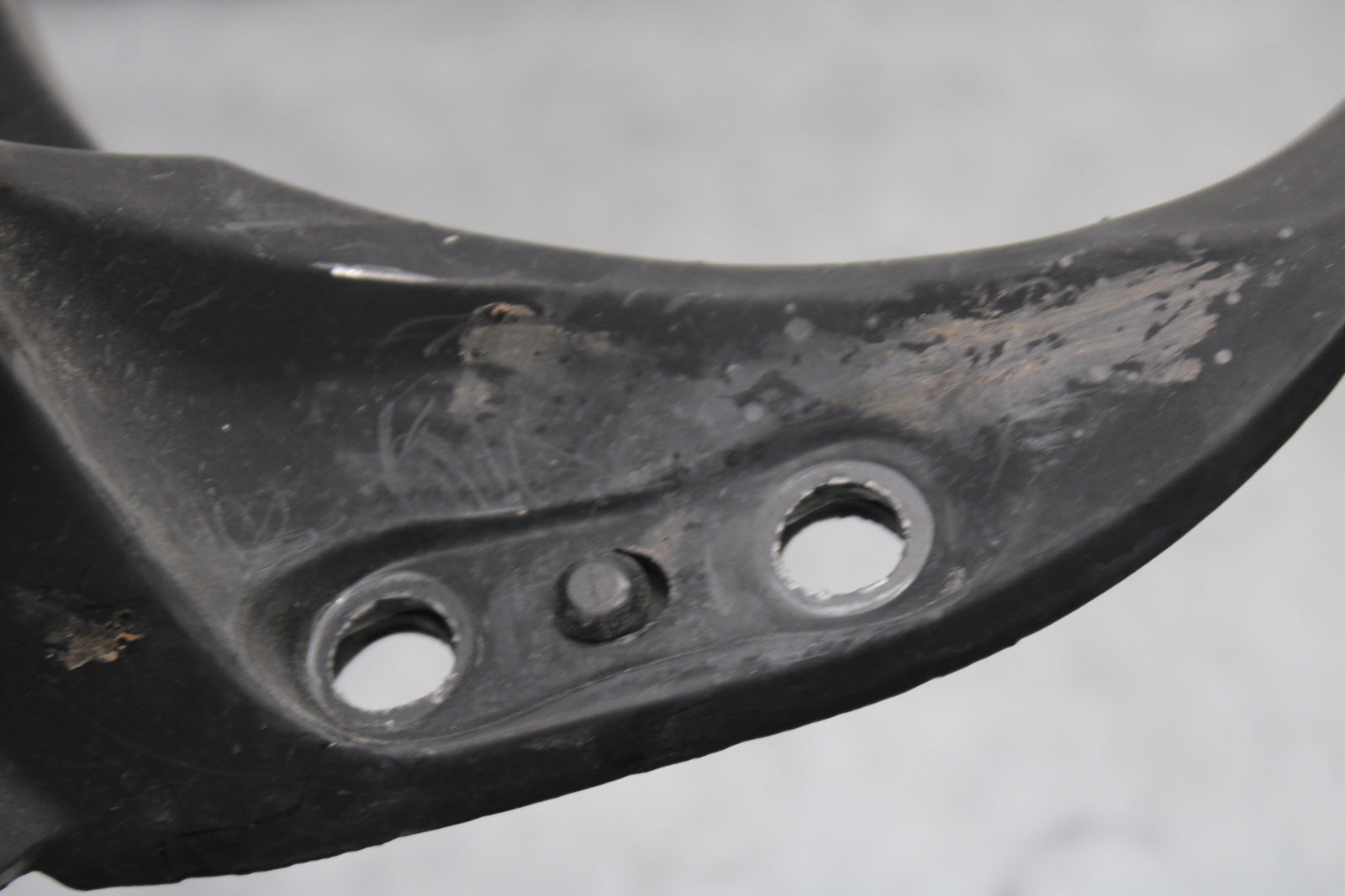 05-06 SUZUKI GSXR1000 UPPER FAIRING MIRROR GAUGES STAY BRACKET 94511-41G00 BB663
