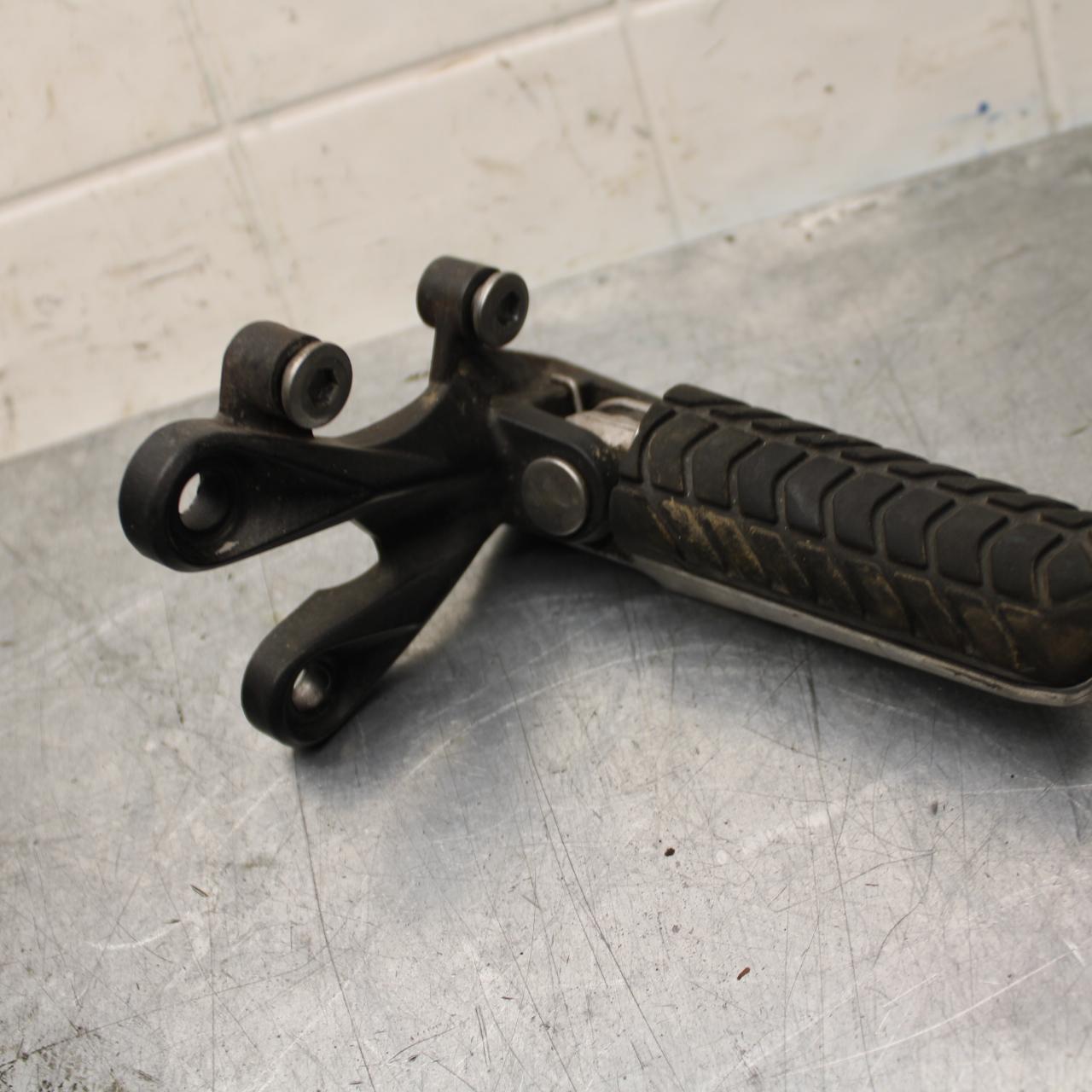 08-09 KAWASAKI NINJA ZX14R LEFT REARSET REAR SET DRIVER FOOT PEG BRACKET  BB73