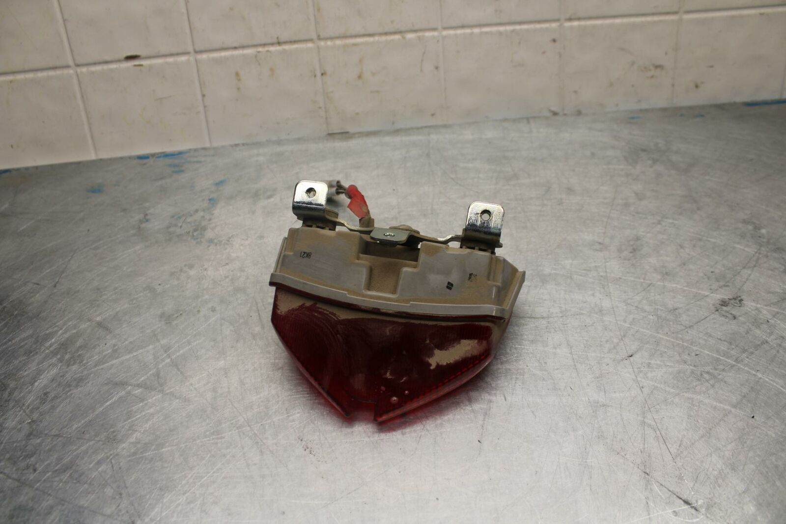 11-22 SUZUKI GSXR600 REAR TAIL TAILLIGHT BACK BRAKE LIGHT BB422