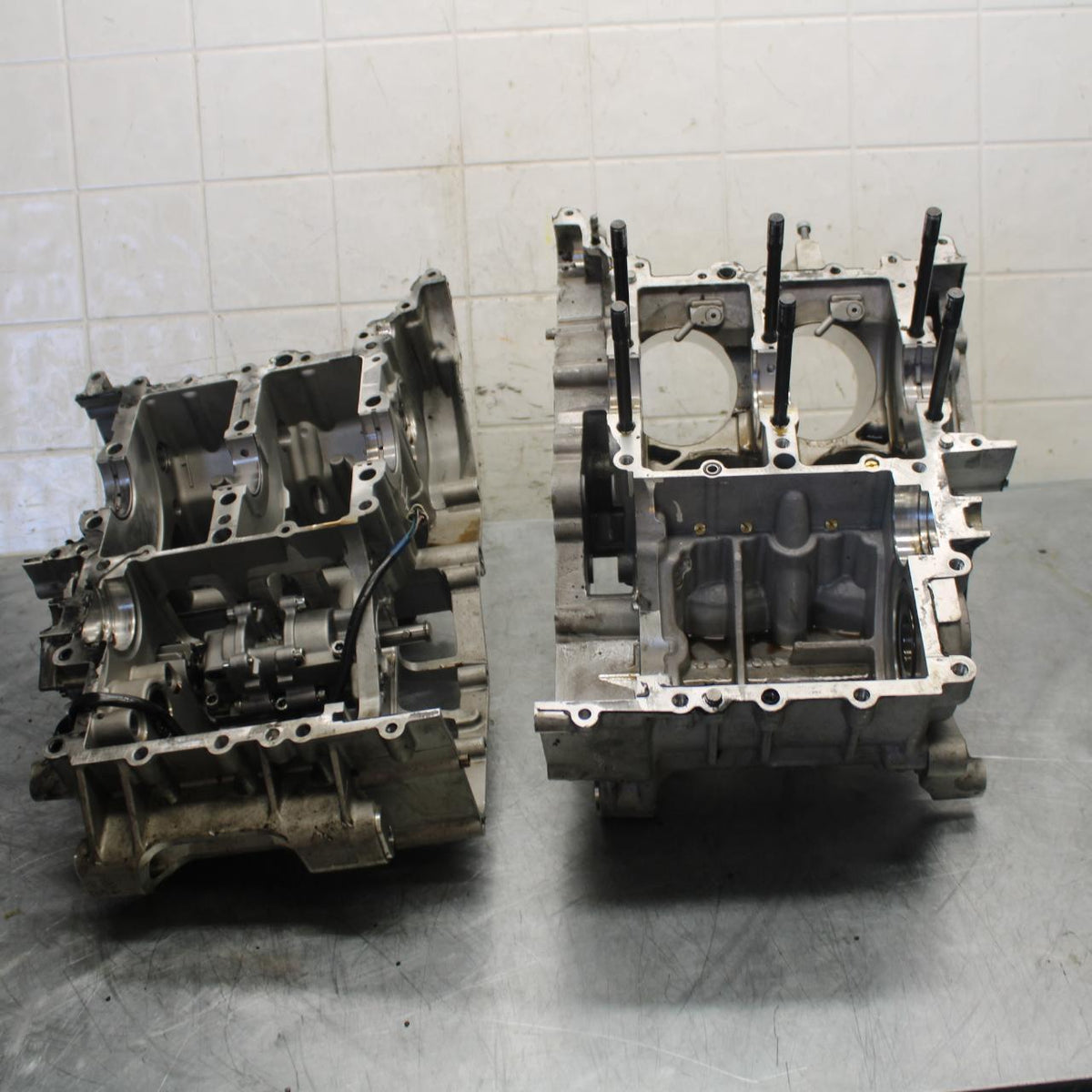 2010 Aprilia RSV1000R ENGINE MOTOR CRANKCASE CRANK CASES BLOCK BB513