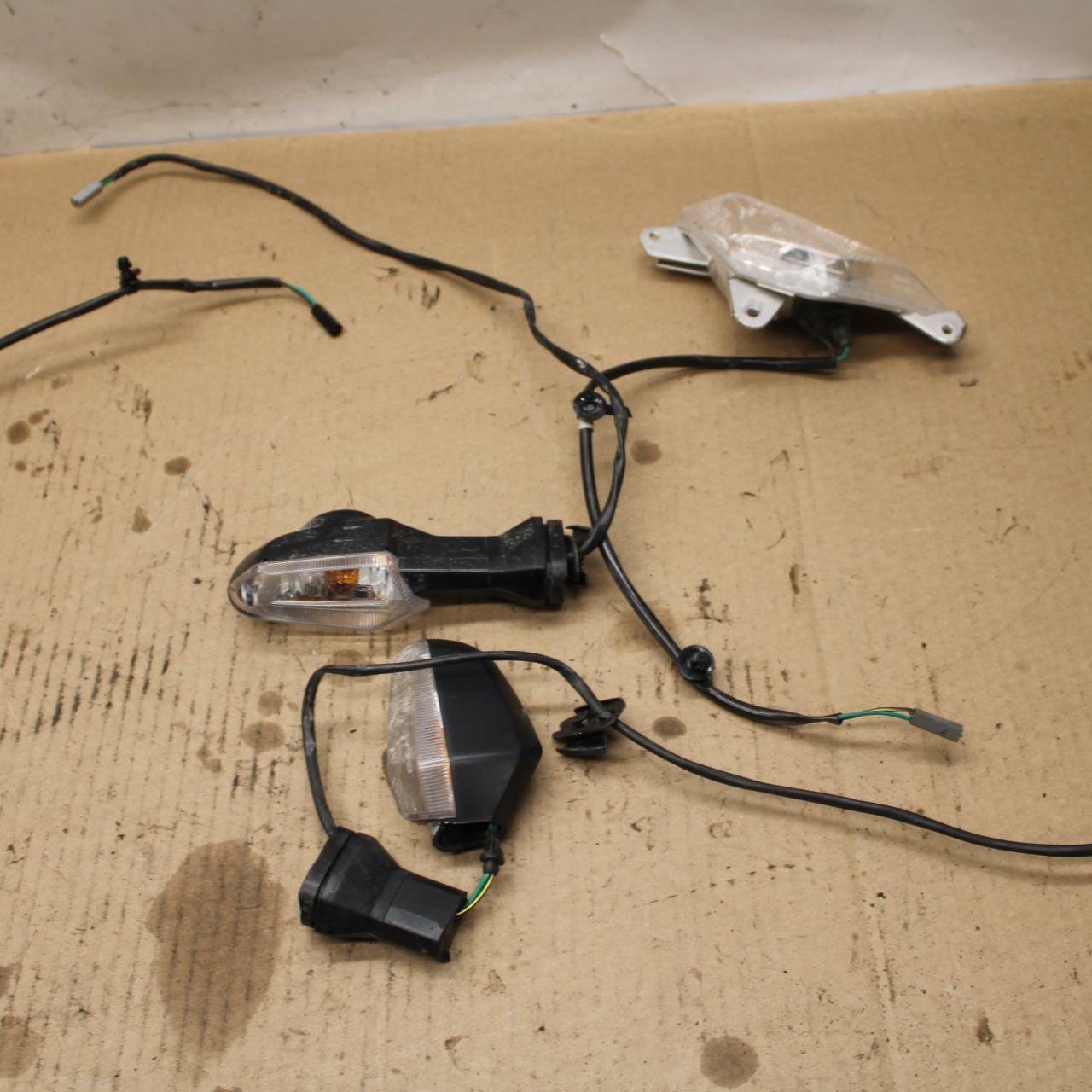 15 KAWASAKI NINJA 300 EX300 ABS  TURN SIGNAL LIGHT INDICATOR BB395