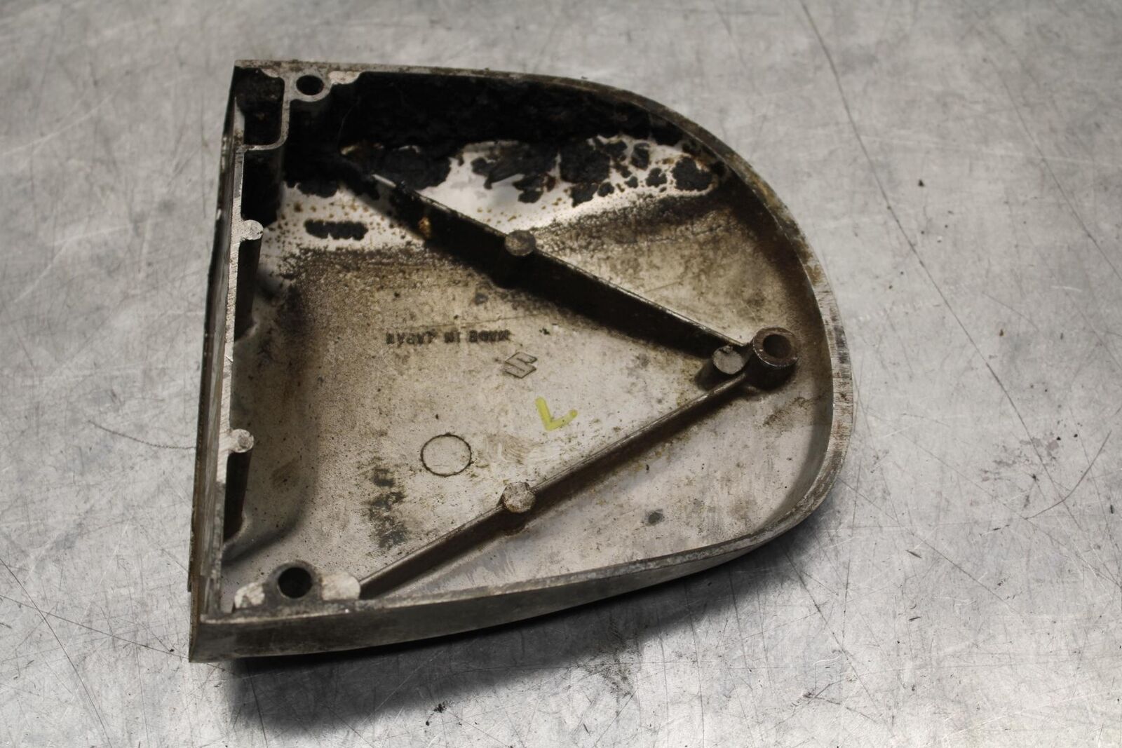 75 SUZUKI GT 550 ENGINE SPROCKET COVER BB67
