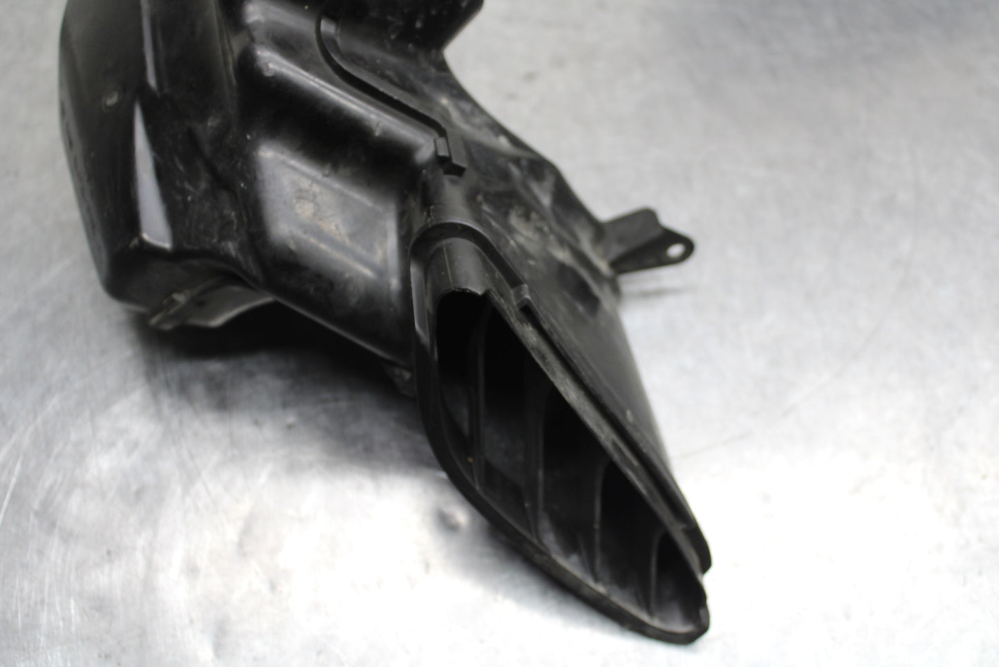 08-10 SUZUKI GSXR 600 RIGHT LEFT AIR INTAKE DUCTS BB132