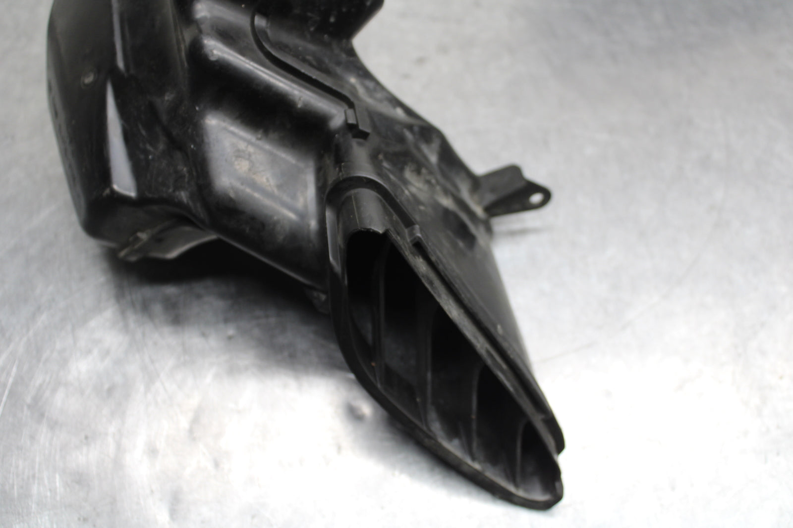 08-10 SUZUKI GSXR 600 RIGHT LEFT AIR INTAKE DUCTS BB132