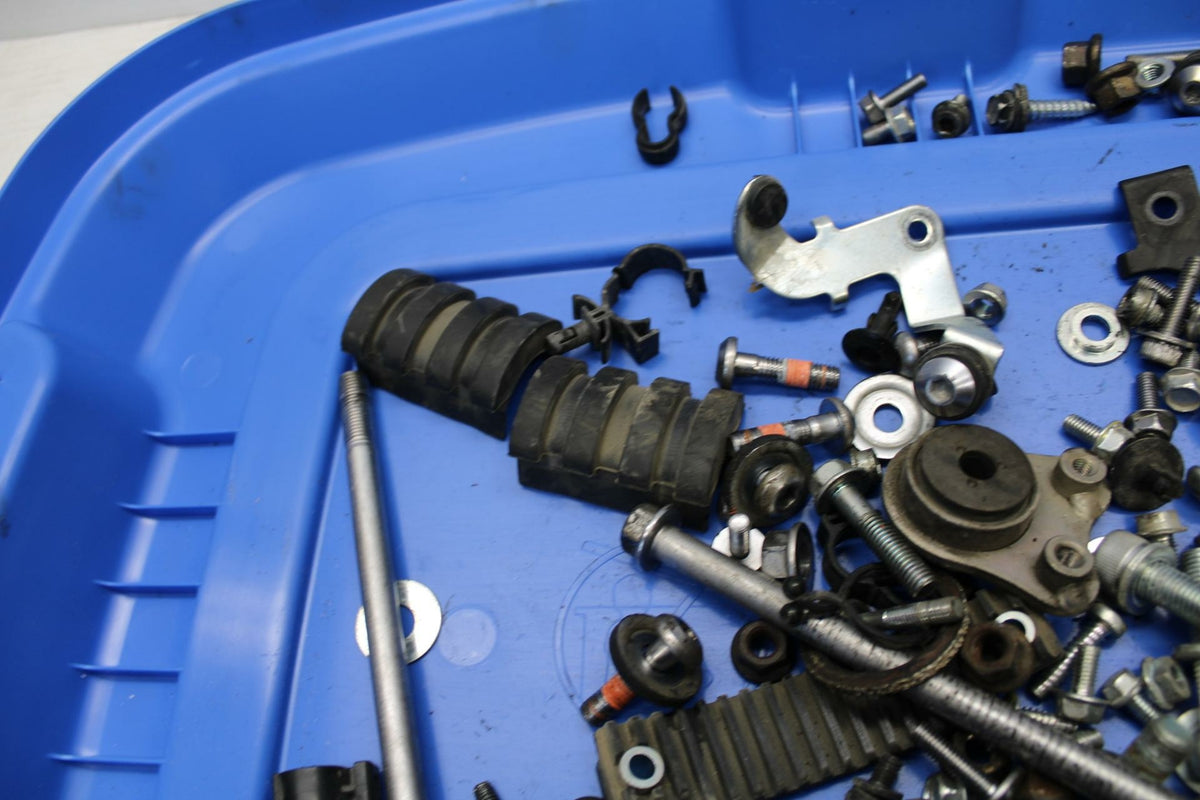 09 YAMAHA FZ6 ENGINE MOUNTING BOLTS HARDWARE MOTOR SCREWS BB295