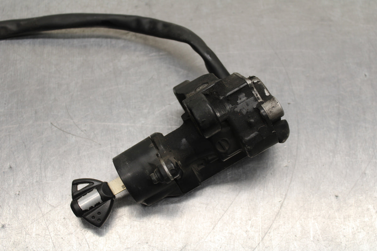 09 SUZUKI GSXR600 IGNITION LOCK KEY SET W/ GAS CAP BB759