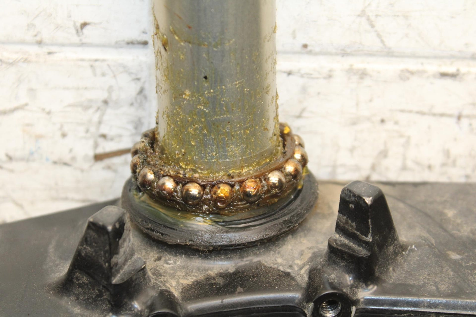 2000 Kawasaki Ninja ZX12R ZX1200A FRONT FORKS CLAMP LOWER TRIPLE TREE STEM BB565