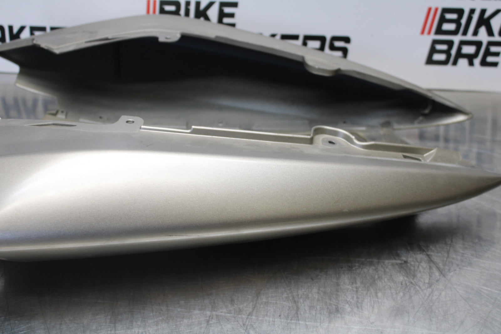 04-05 KAWASAKI NINJA ZX10R REAR BACK TAIL FAIRING COWL SHROUD BB163