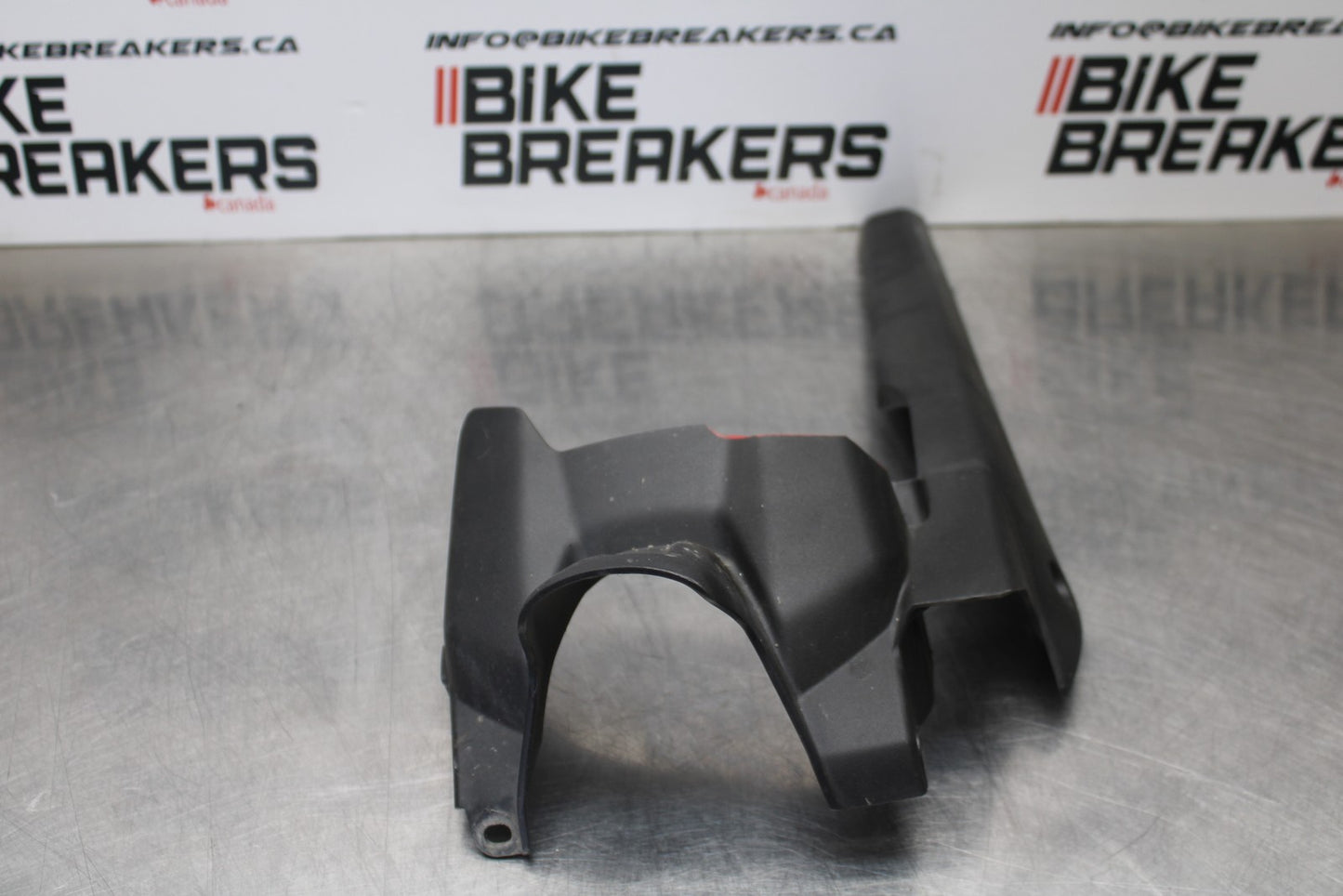23-24 YAMAHA MT-07 REAR BACK DRIVE CHAIN GUARD COVER SHIELD BB194