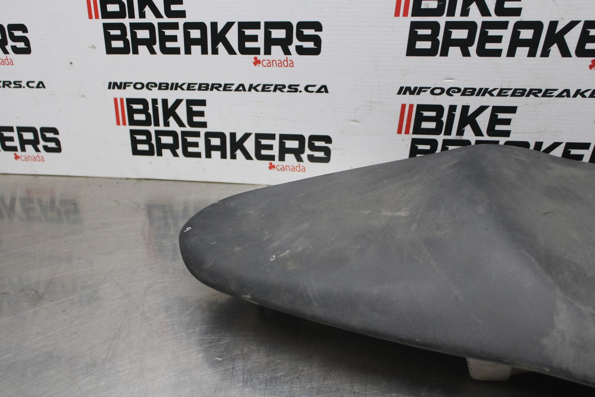 06 KAWASAKI Z750 FRONT REAR SEAT SADDLE BB837