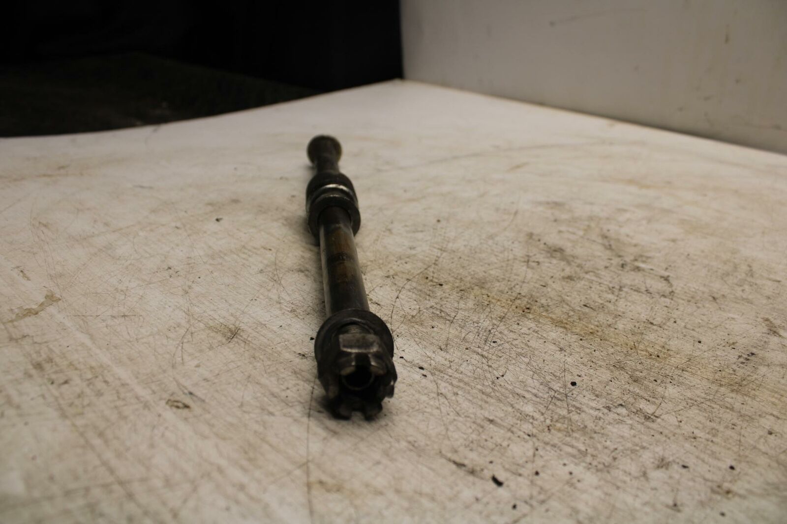 06-21 KAWASAKI VULCAN 900 REAR AXLE BACK WHEEL RIM PIVOT BOLT AXEL BB363