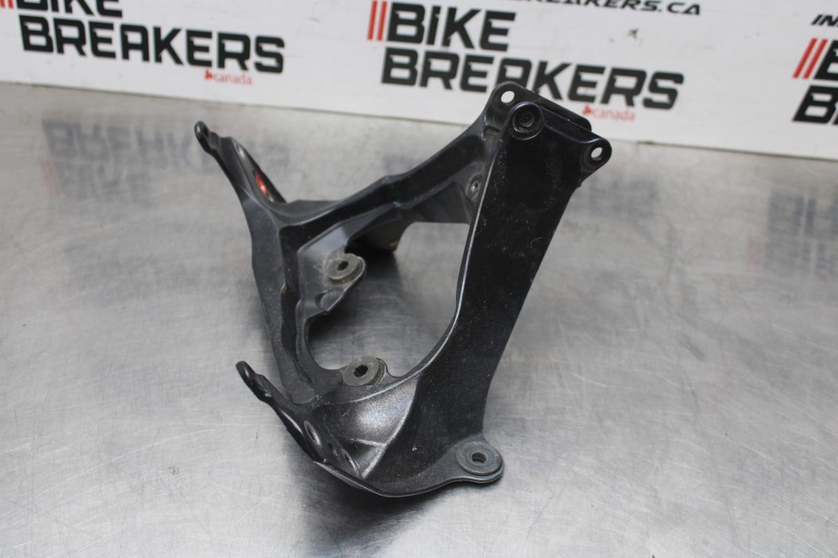 06-07 SUZUKI GSXR600 UPPER FAIRING MIRROR GAUGES STAY BRACKET BB836