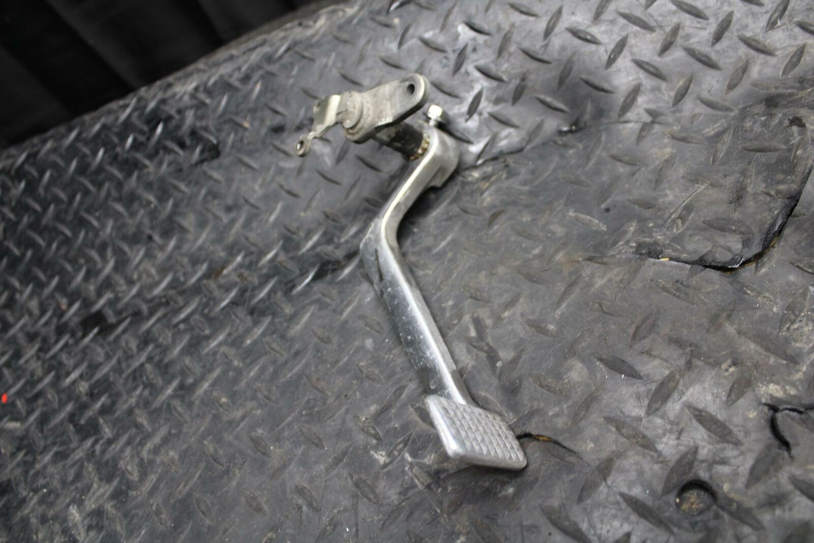 86 SUZUKI GS750ES RIGHT REARSET BRAKE FOOT PEDAL BB233