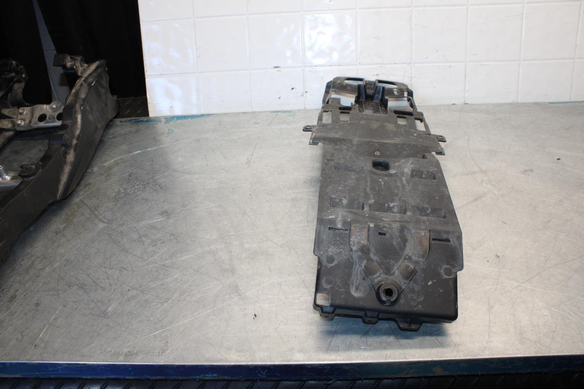 15-21 SUZUKI GSXR600 REAR BACK TAIL UNDERTAIL BATTERY TRAY PLASTIC BB437
