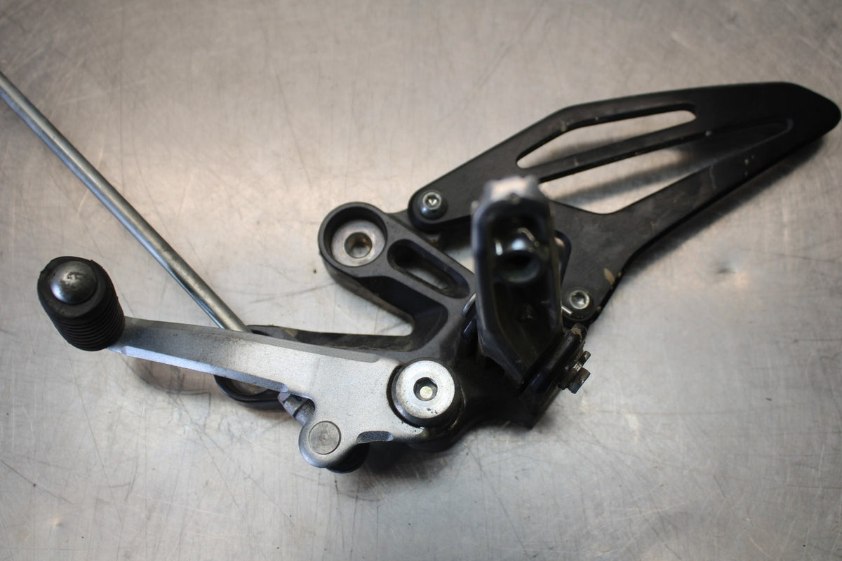 22-25 YAMAHA YZF R7 LEFT REARSET REAR SET DRIVER FOOT PEG REST STOP BB850