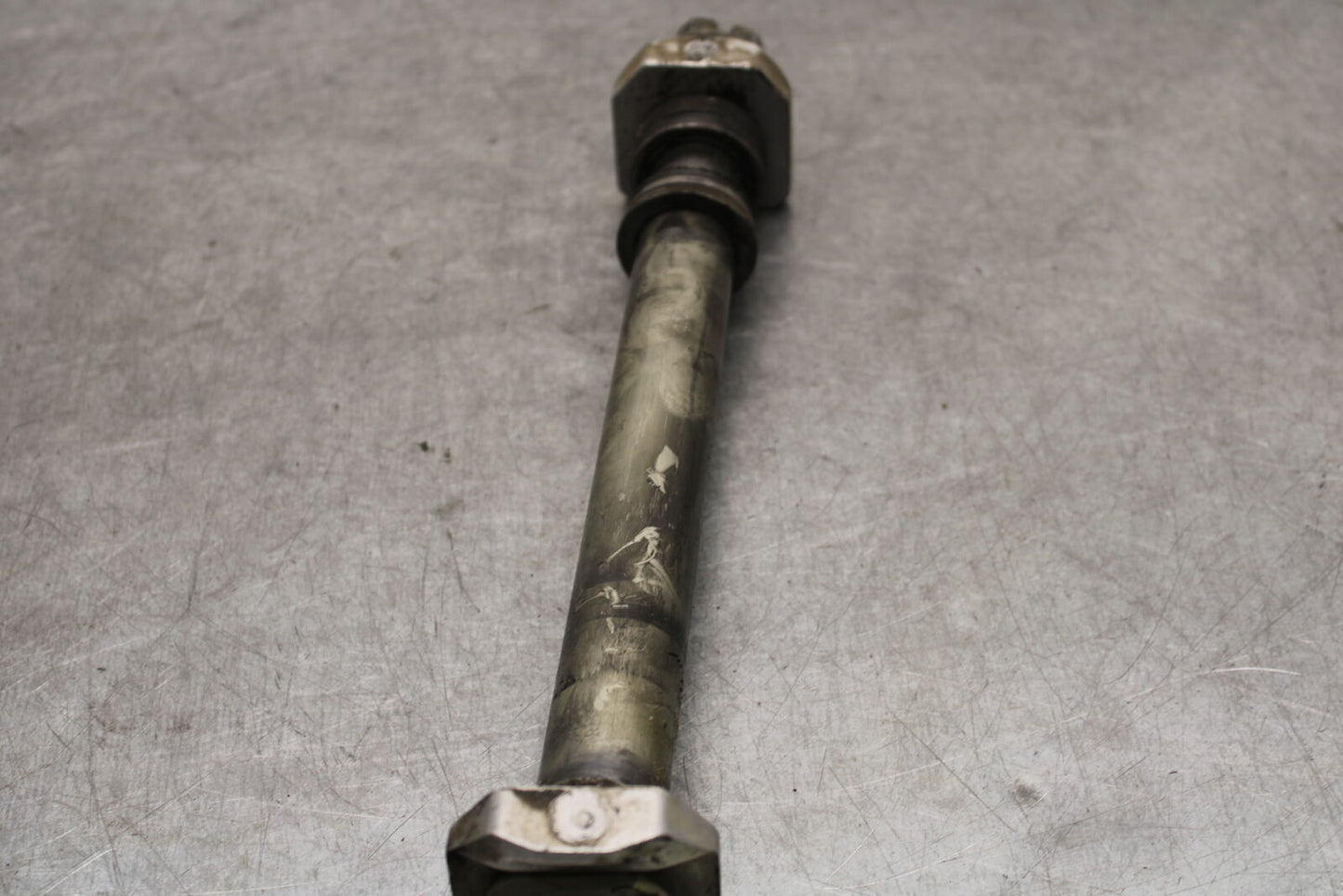 06-07 SUZUKI GSXR750 REAR AXLE BACK WHEEL RIM PIVOT BOLT AXEL 64711-49G10 BB670