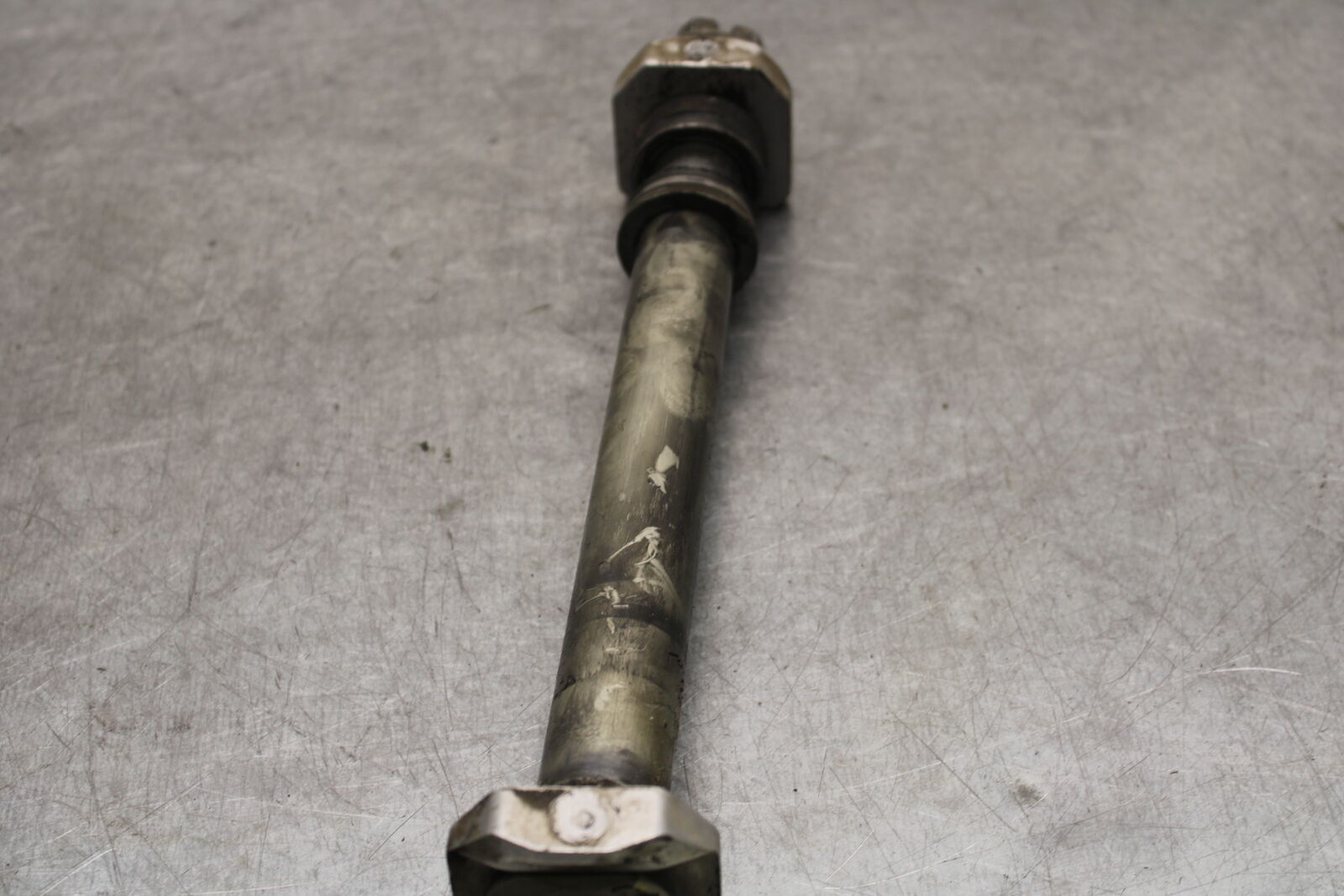 06-07 SUZUKI GSXR750 REAR AXLE BACK WHEEL RIM PIVOT BOLT AXEL 64711-49G10 BB670