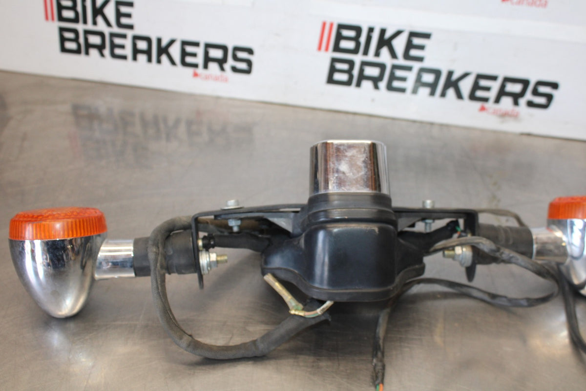 95 HONDA SHADOW 1100 REAR TURN SIGNAL BAR MOUNT & LIGHTS BB885