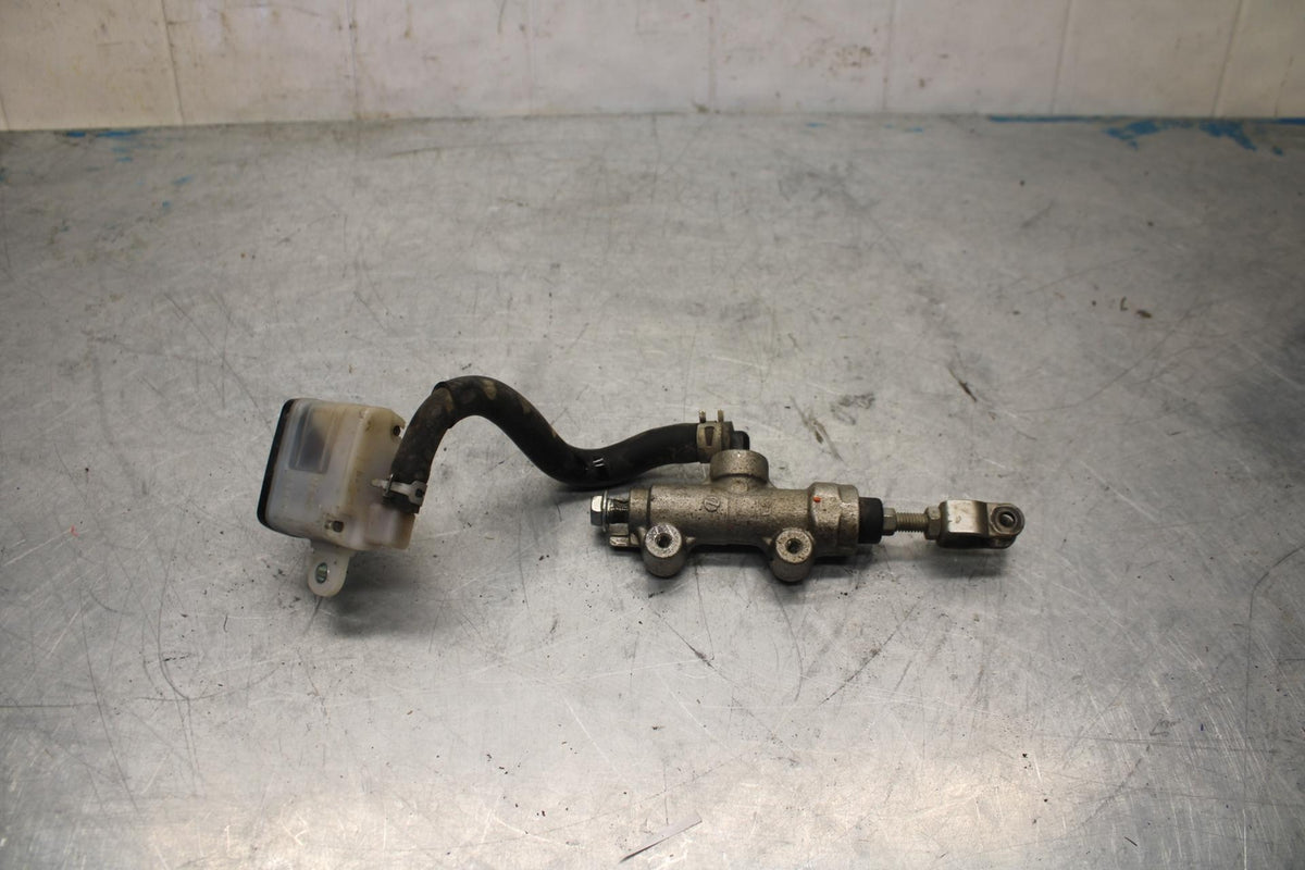 06-07 SUZUKI GSXR750 REAR BACK BRAKE MASTER CYLINDER W RESERVOIR BB424