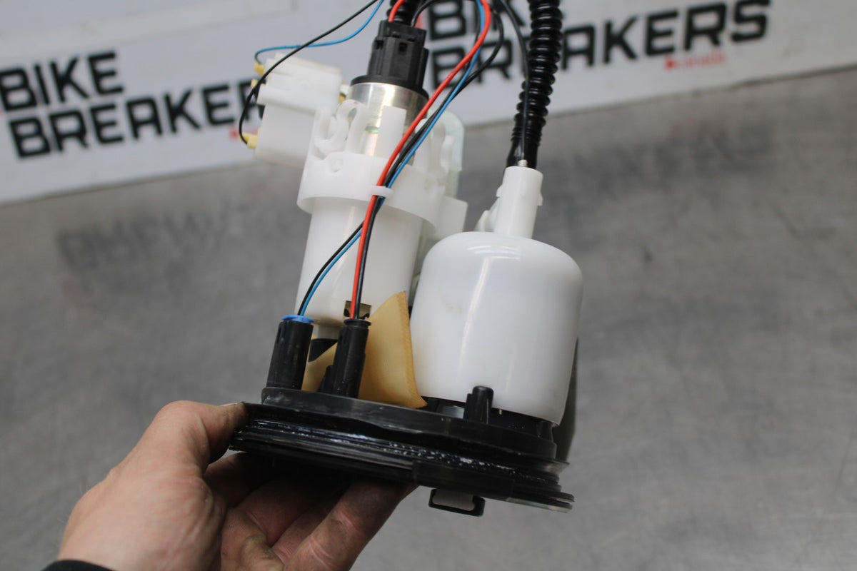 20-23 BMW F900R FUEL PUMP GAS PETROL SENDER UNIT BB923