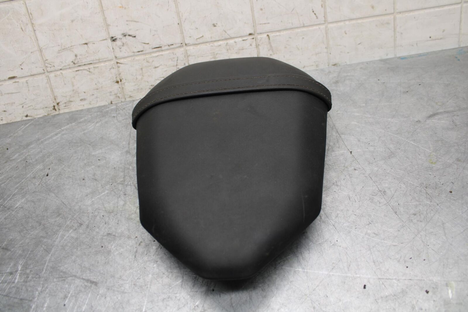 2015 Yamaha FZ07 REAR BACK PASSENGER TANDEM SEAT PAD SADDLE PILLION BB531
