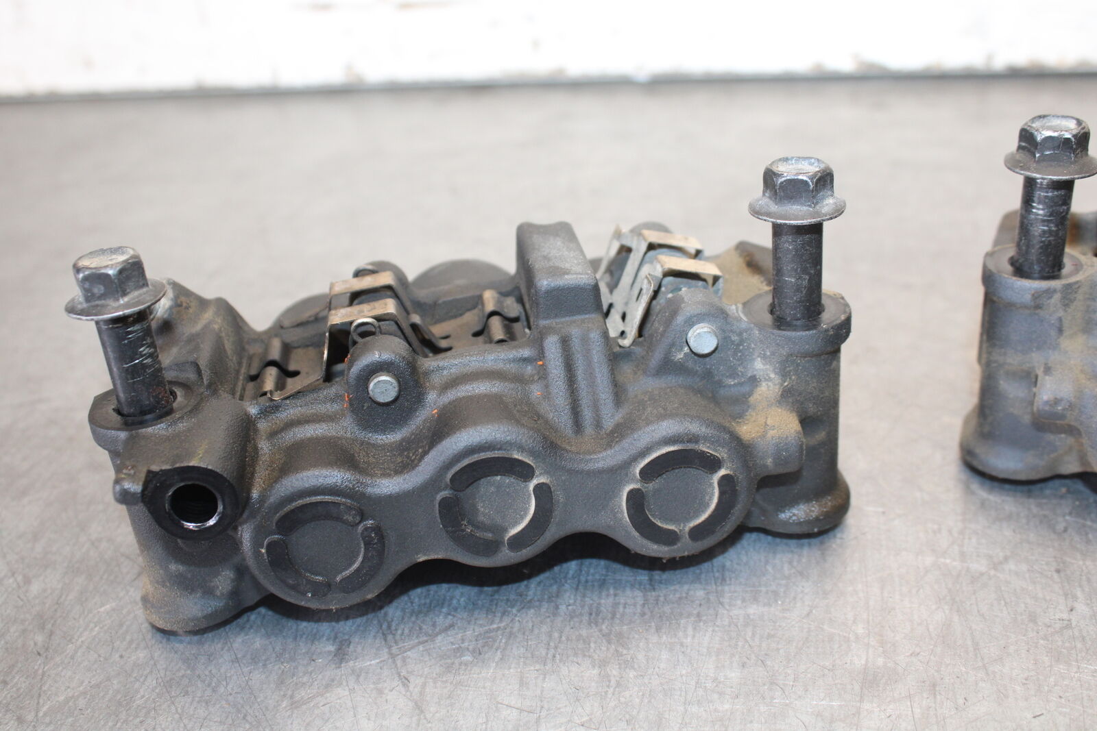 09-14 YAMAHA YZF R1 RIGHT LEFT FRONT BRAKE CALIPER SET PAIR CALIPERS BB696