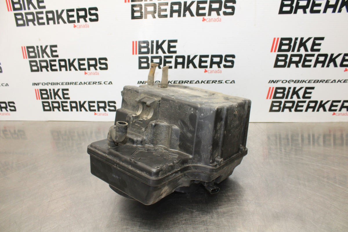 05 TRIUMPH ROCKET III AIRBOX AIR INTAKE FILTER BOX BB186