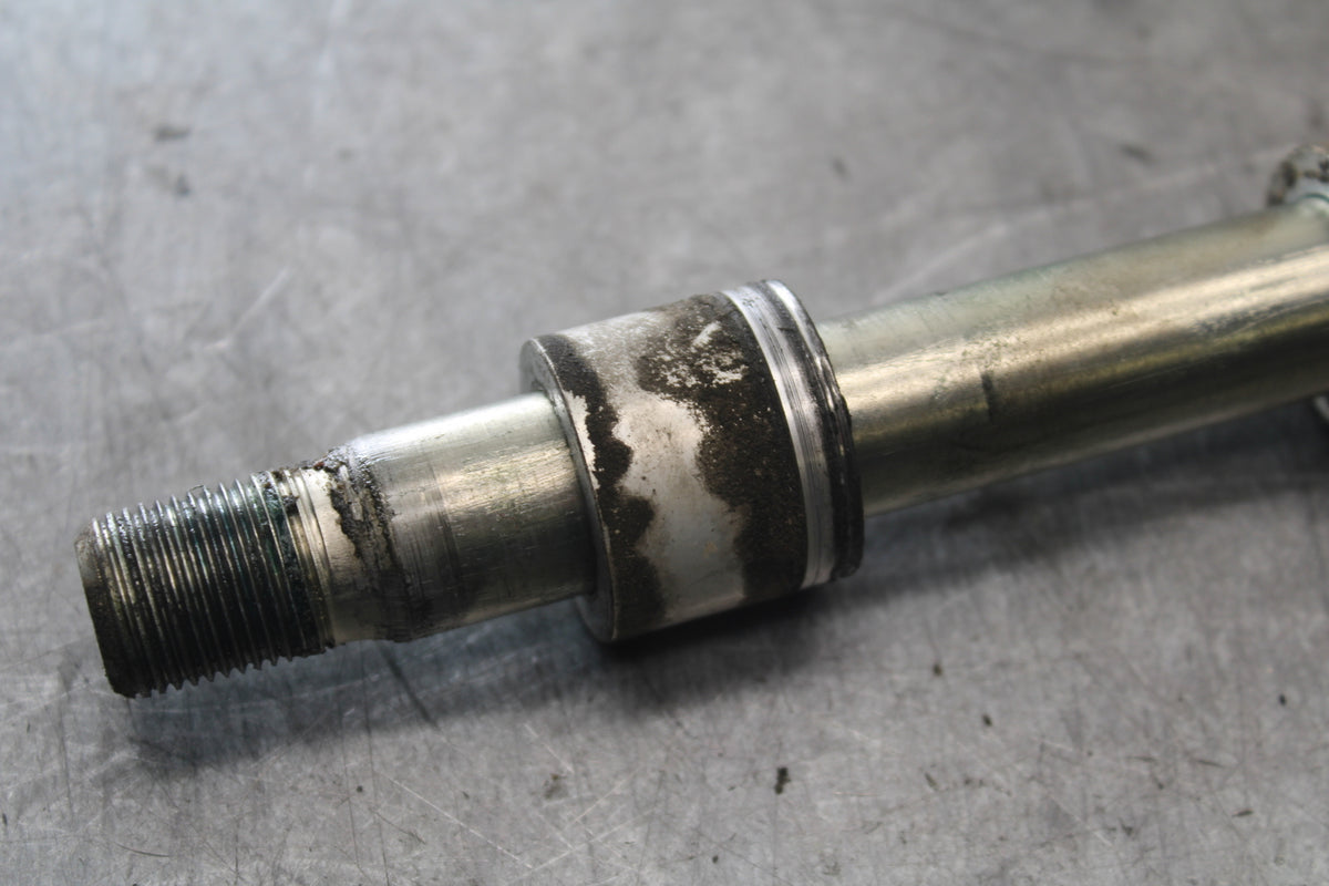 07-08 TRIUMPH DAYTONA 675 FRONT WHEEL RIM AXLE PIVOT BOLT BB685