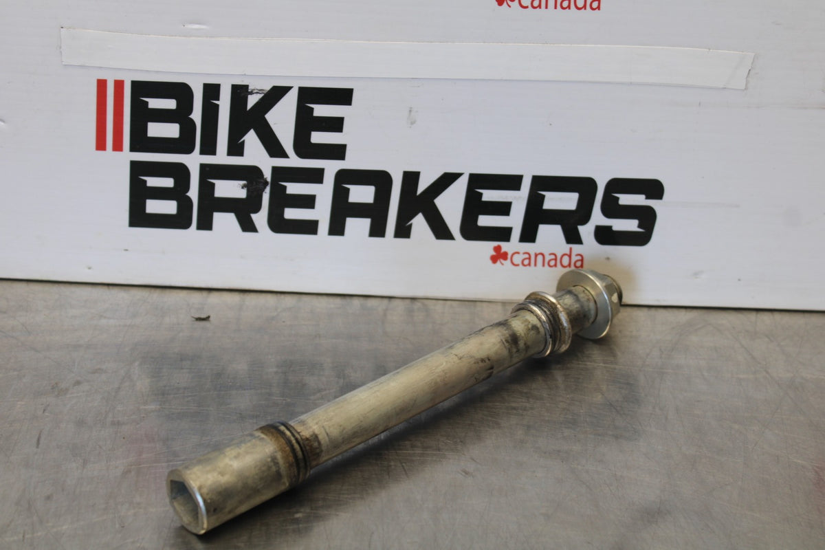 18 SUZUKI GSXR750 FRONT WHEEL RIM AXLE PIVOT BOLT BB891