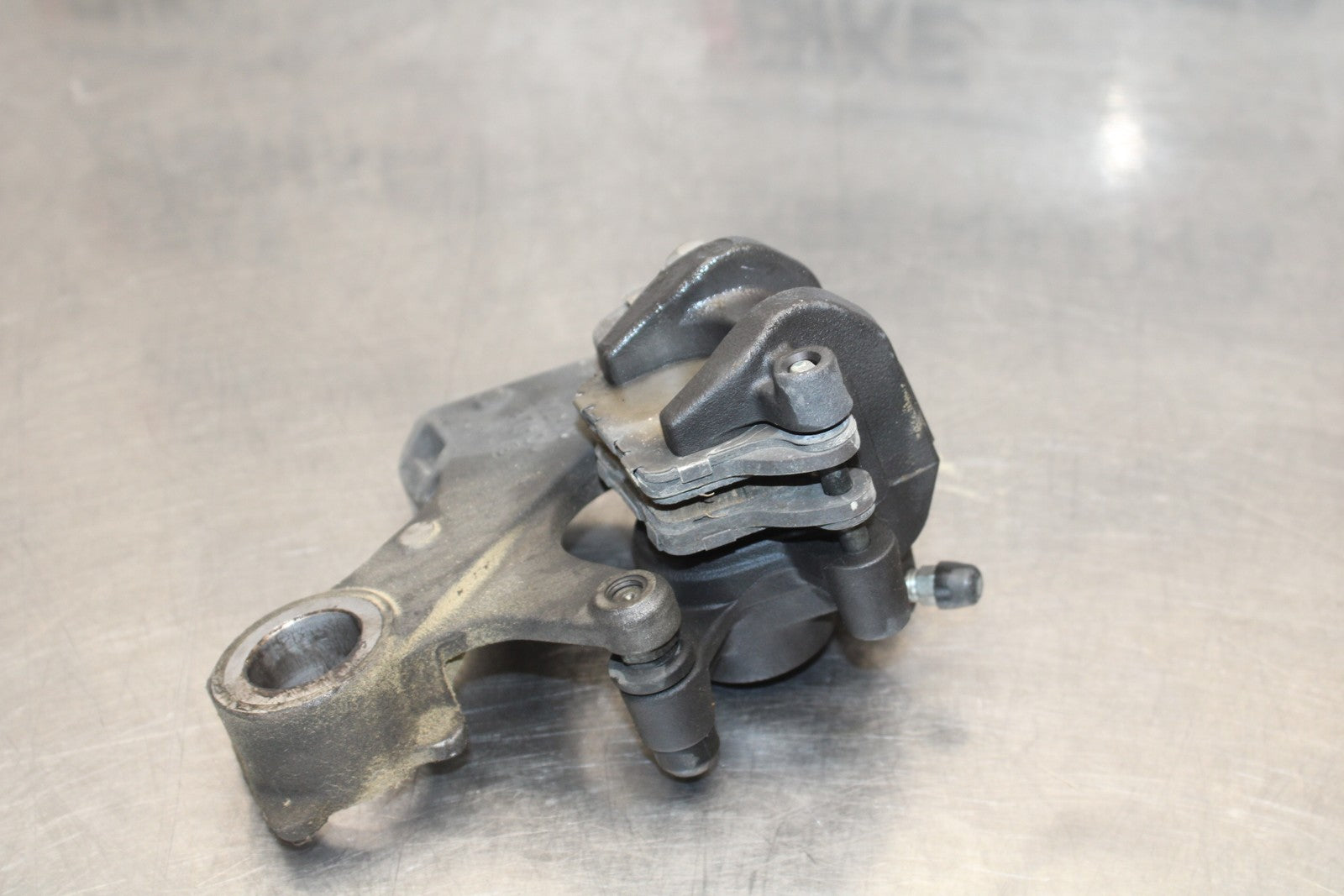 11-22 SUZUKI GSXR 600  REAR BACK BRAKE CALIPER W MOUNT BRACKET BB193